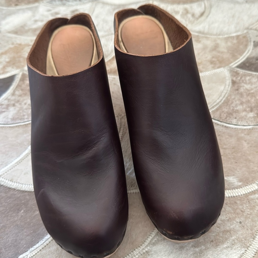 Like New Bryr Clogs size 40